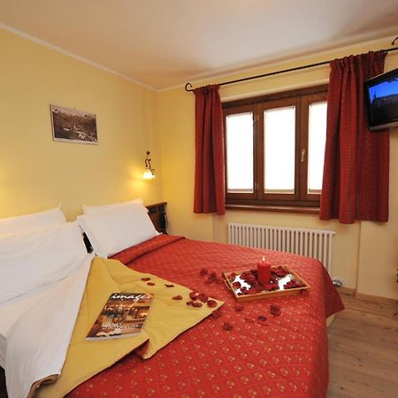 Hotel Le Petit Abri Champoluc Zimmer foto